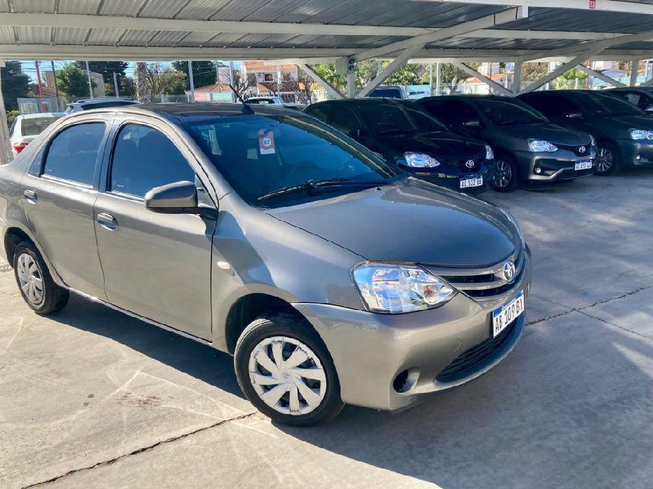 TOYOTA ETIOS 1.5 4P XS 6MT 2017