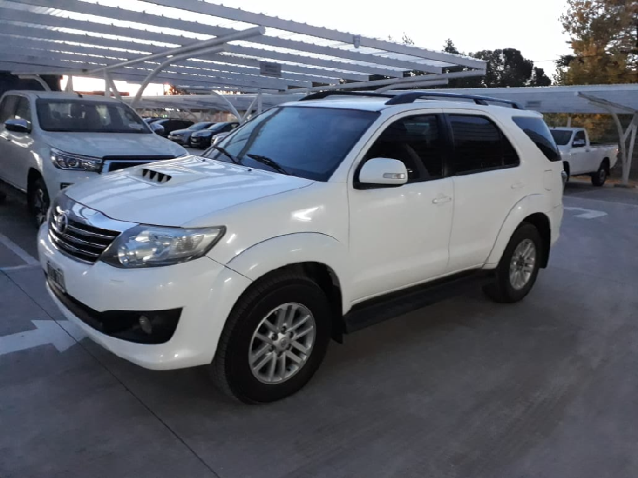 TOYOTA HILUX SW4 3.0 D4-D TDI SRV CUERO AUT L/12 2013