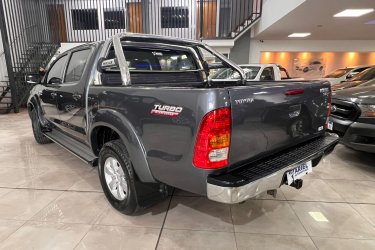 TOYOTA  HILUX SRV 4X2 MANUAL 2011